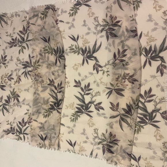 Gauzy raw edge scarf labels removed--grey mulberry olive design on off white - Picture 5 of 7